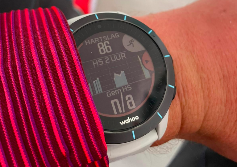 wahoo elemnt rival watch review