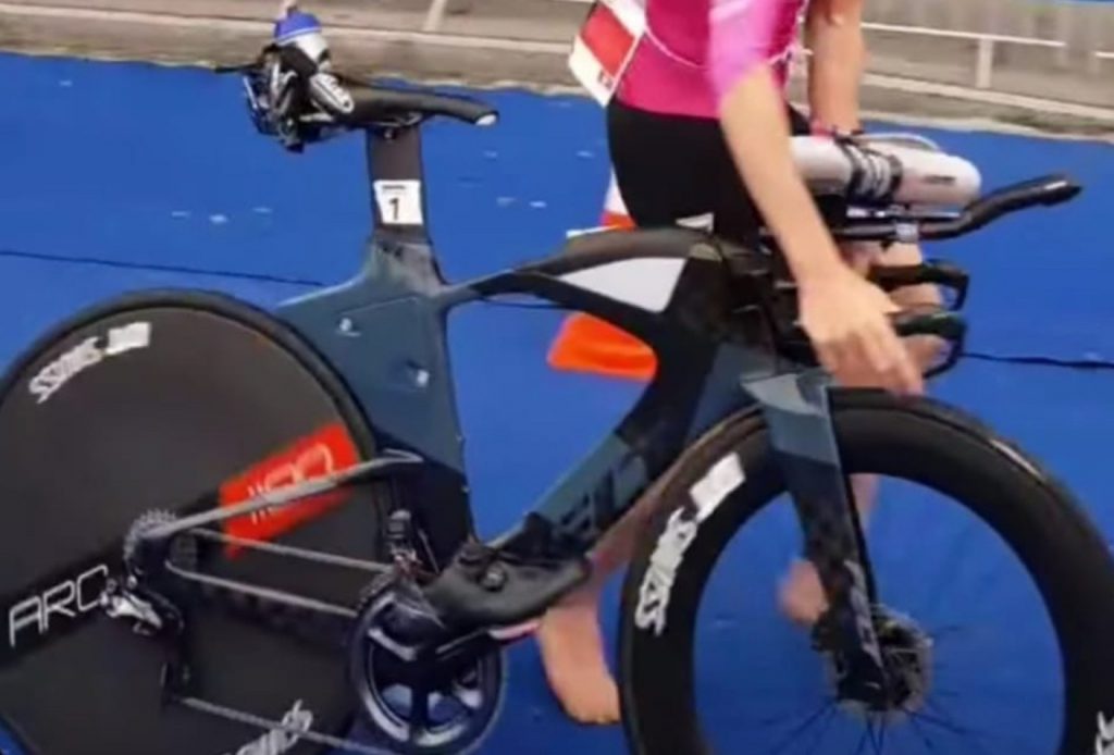 daniela-ryf-shows-up-on-new-felt-tt-bike-during-ironman-70-3-switzerland-triathlon-today