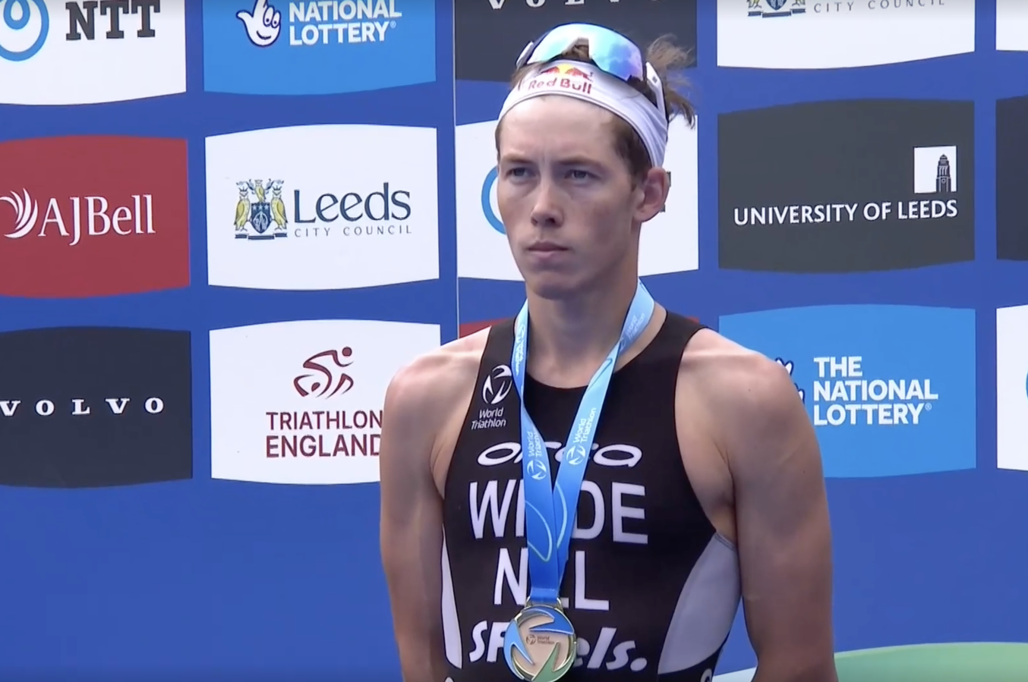 Hayden Wilde runs to incredible win at turbulent WTCS Leeds - Triathlon ...